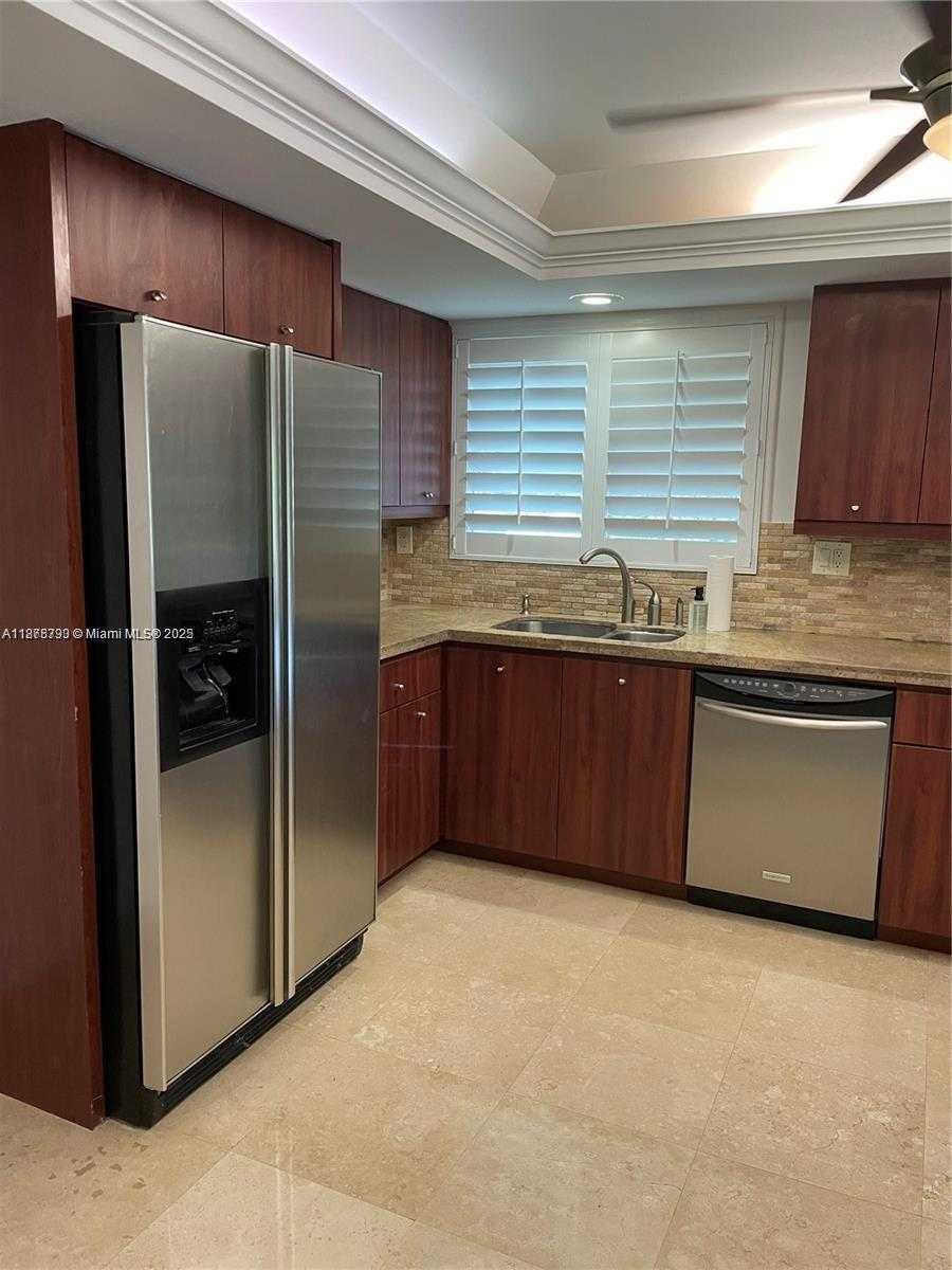 Small Image of 10540 SOUTH WEST 96TH ST, Miami Number 6
