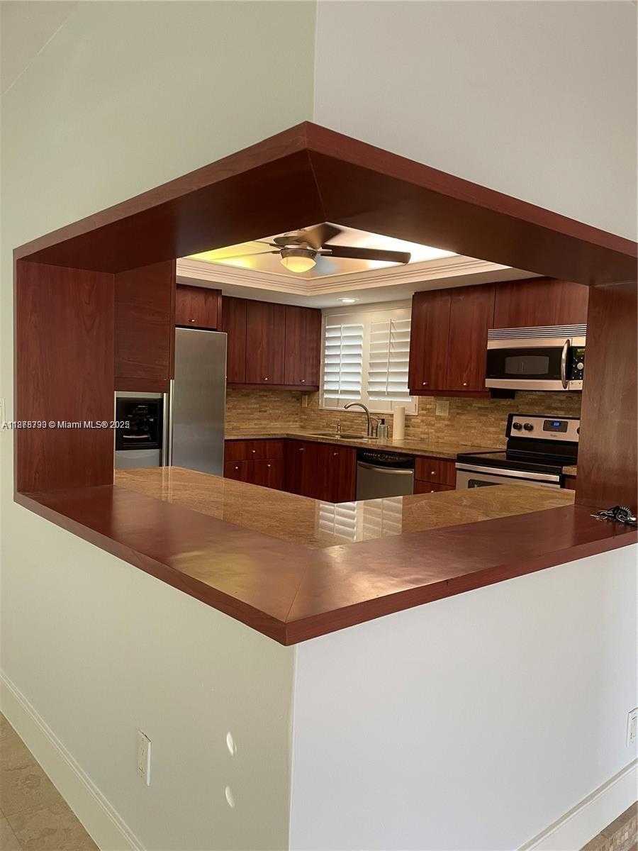 Small Image of 10540 SOUTH WEST 96TH ST, Miami Number 7
