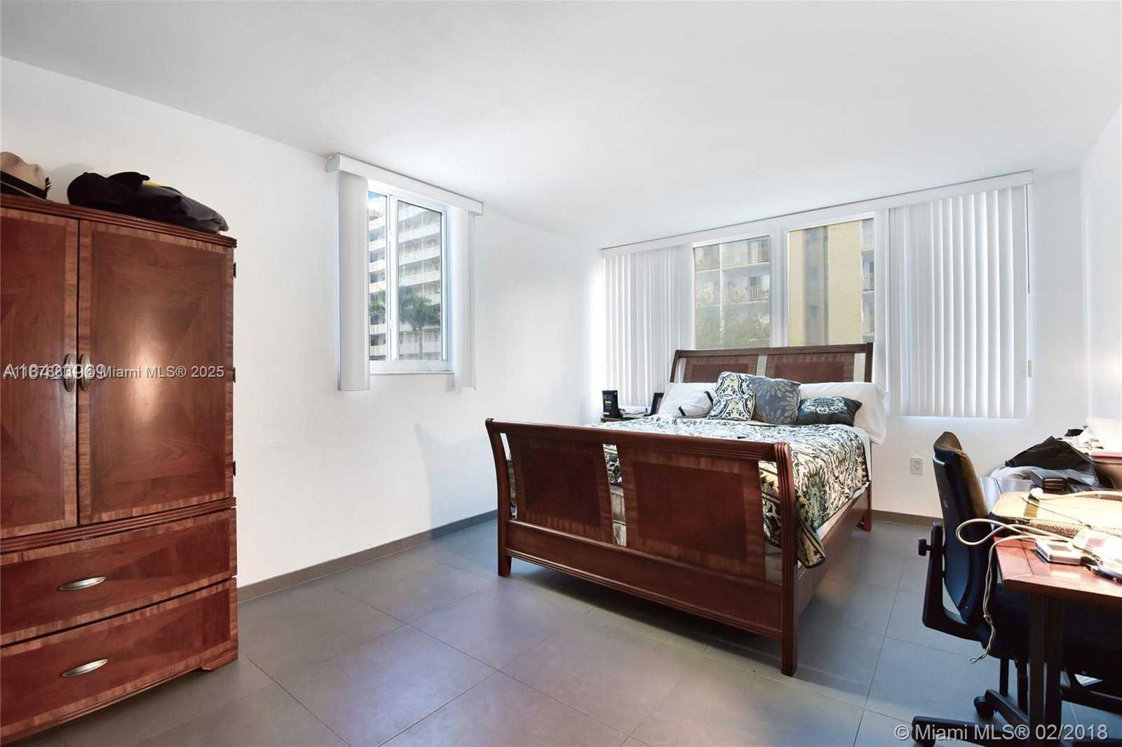 Small Image of 1345 LINCOLN RD #305, Miami Beach Number 6