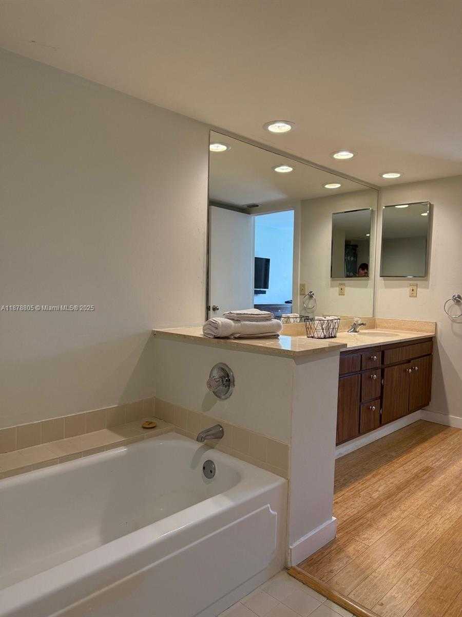 Small Image of 600 BILTMORE WAY #320, Coral Gables Number 10