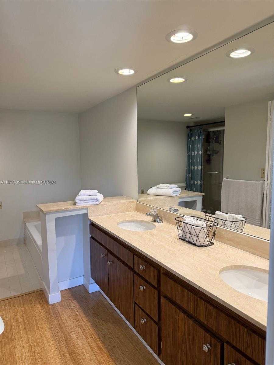 Small Image of 600 BILTMORE WAY #320, Coral Gables Number 11