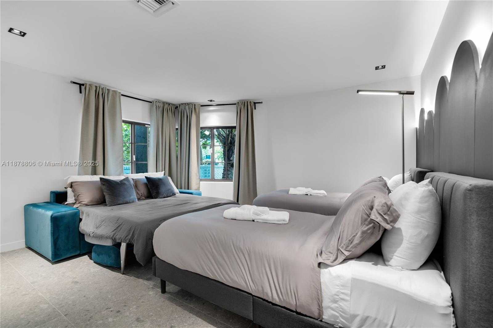 Small Image of 2500 BAYVIEW DR, Fort Lauderdale Number 47