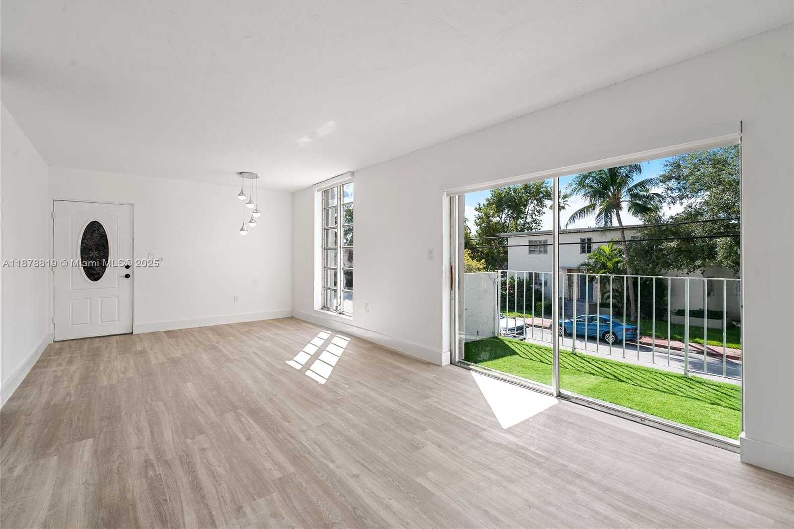 Small Image of 8305 CRESPI BLVD #2D, Miami Beach Number 2