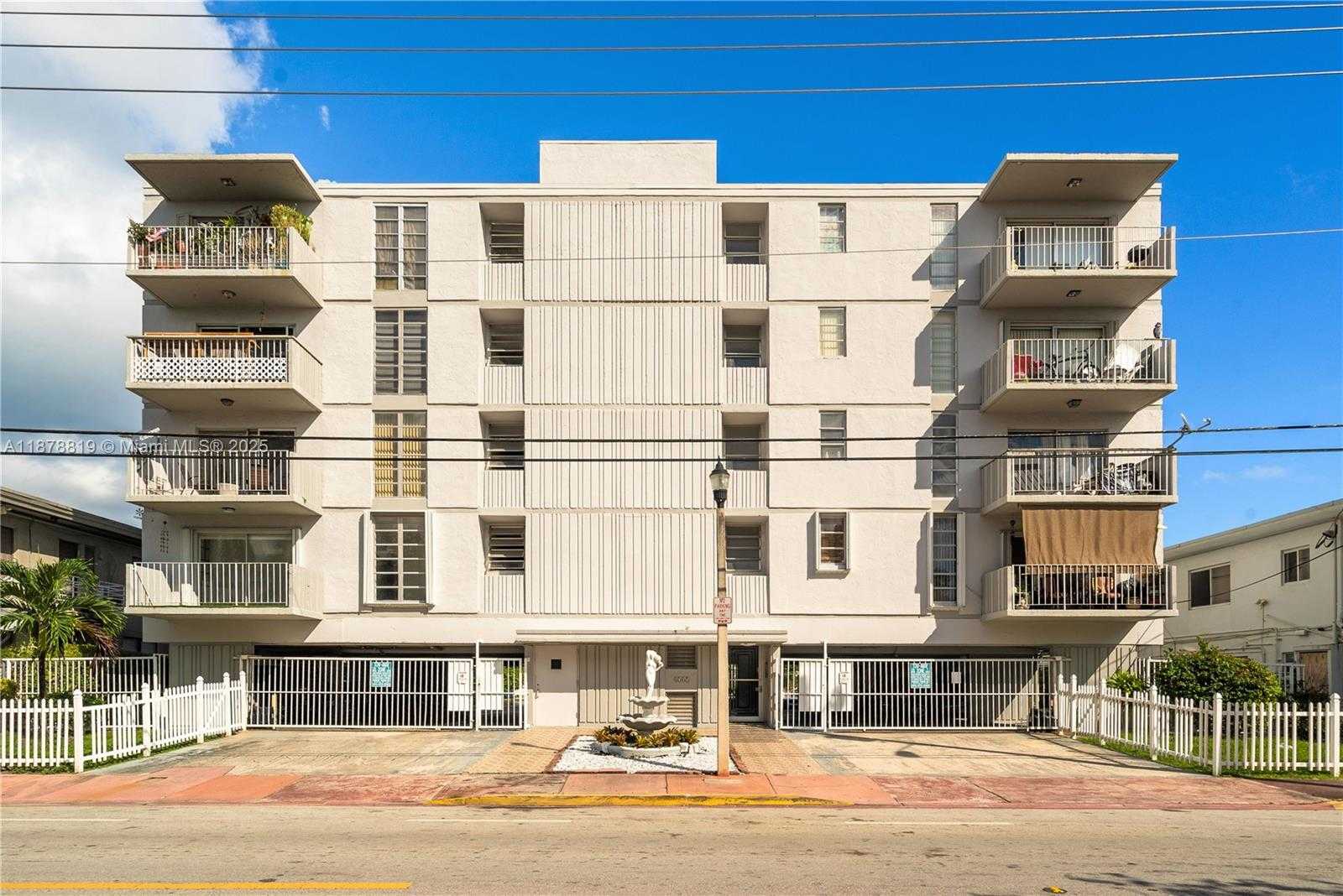 Small Image of 8305 CRESPI BLVD #2D, Miami Beach Number 24