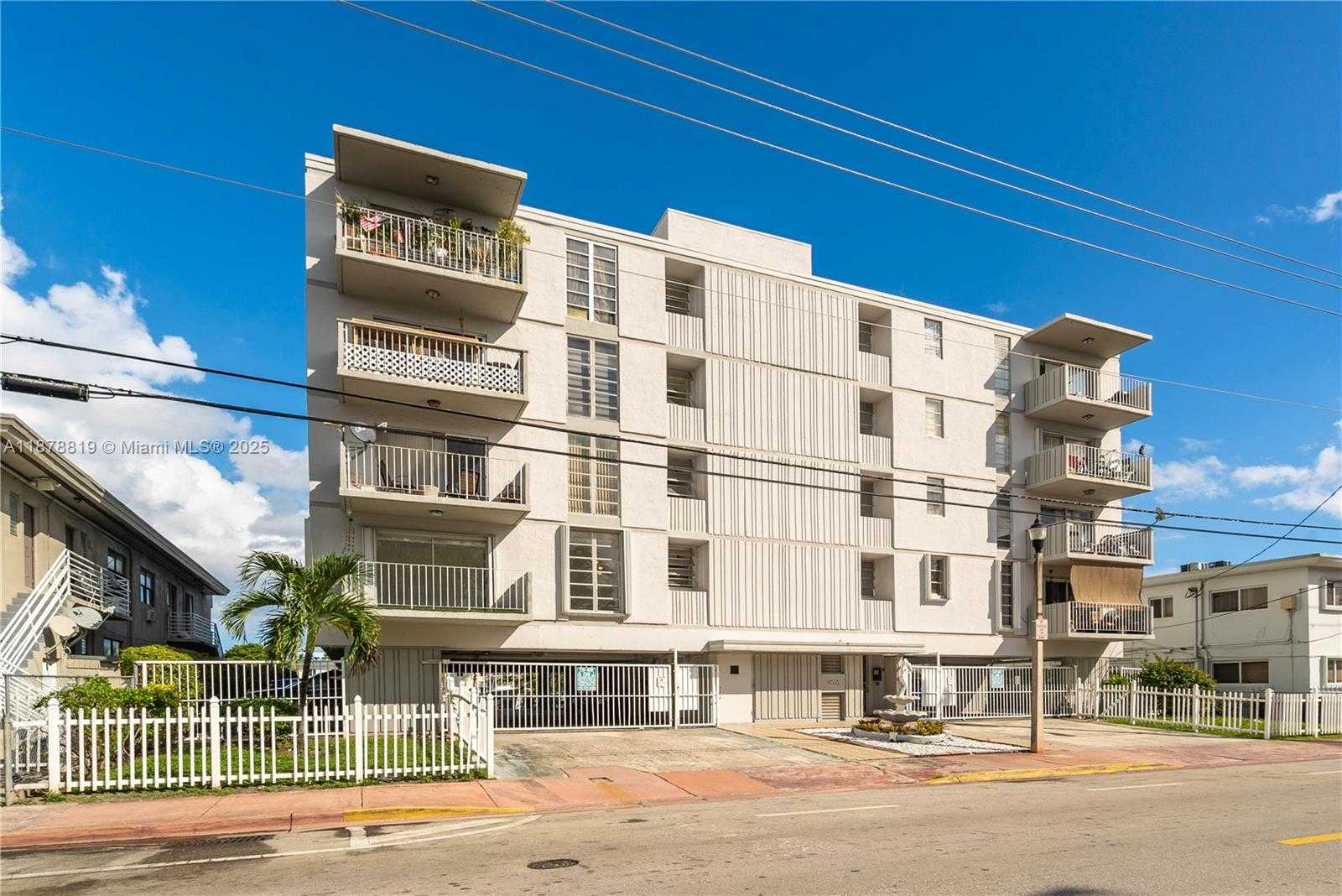 Small Image of 8305 CRESPI BLVD #2D, Miami Beach Number 25