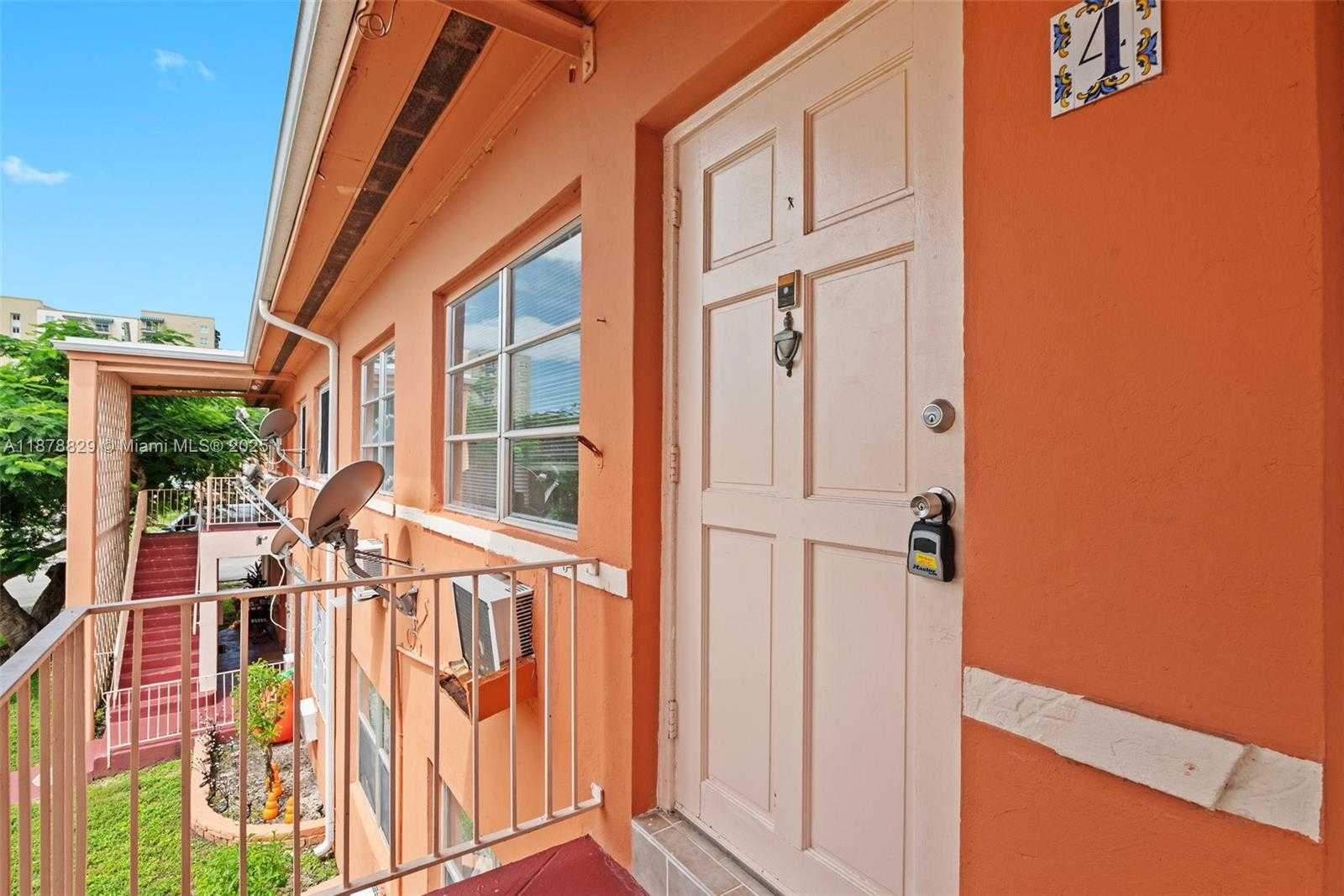 Small Image of 3571 SOUTH WEST 10TH ST #10B, Miami Number 4