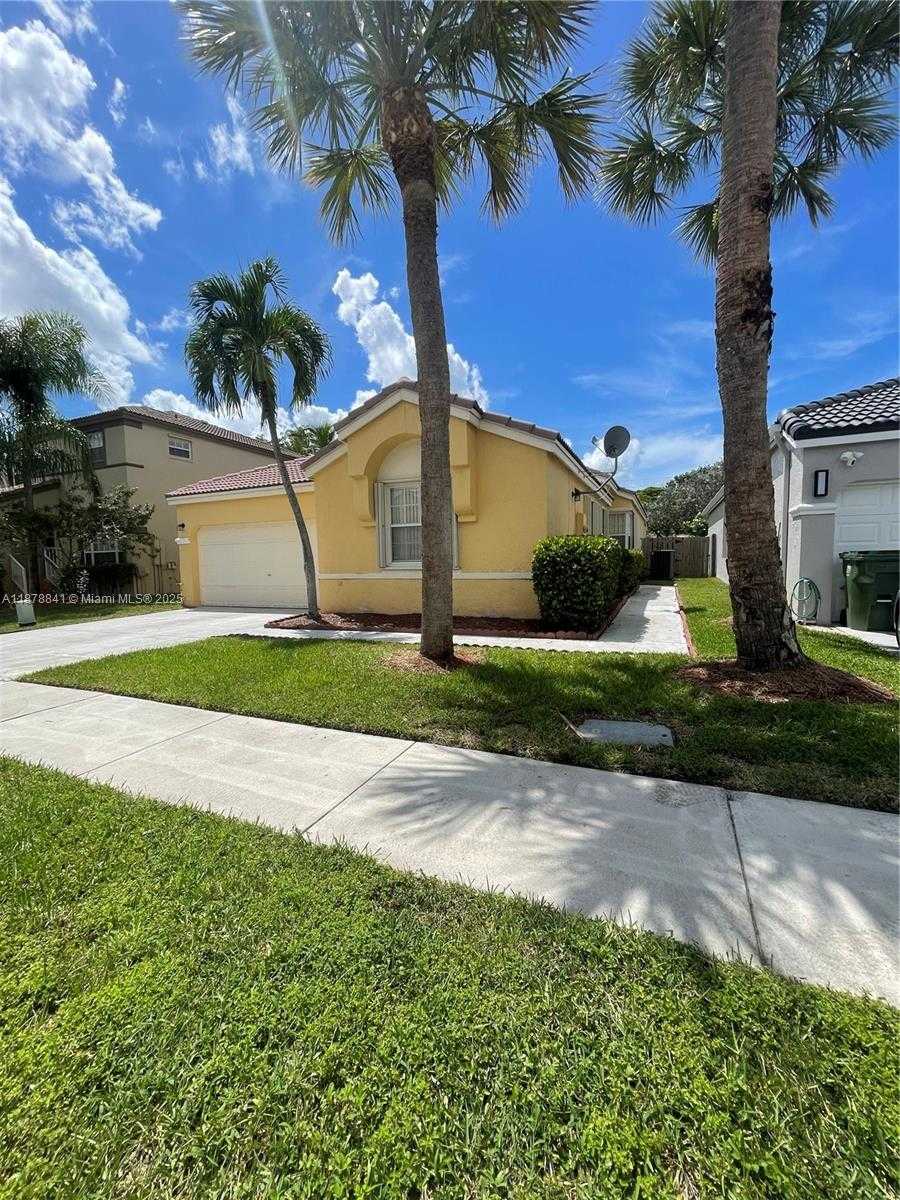 Small Image of 1356 NORTH WEST 159TH LN #N/a, Pembroke Pines Number 3