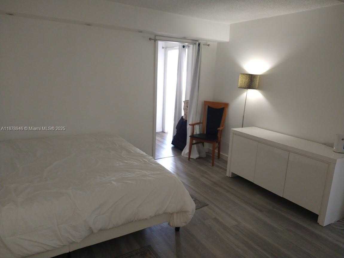 Small Image of 6039 COLLINS AVE #1710, Miami Beach Number 10