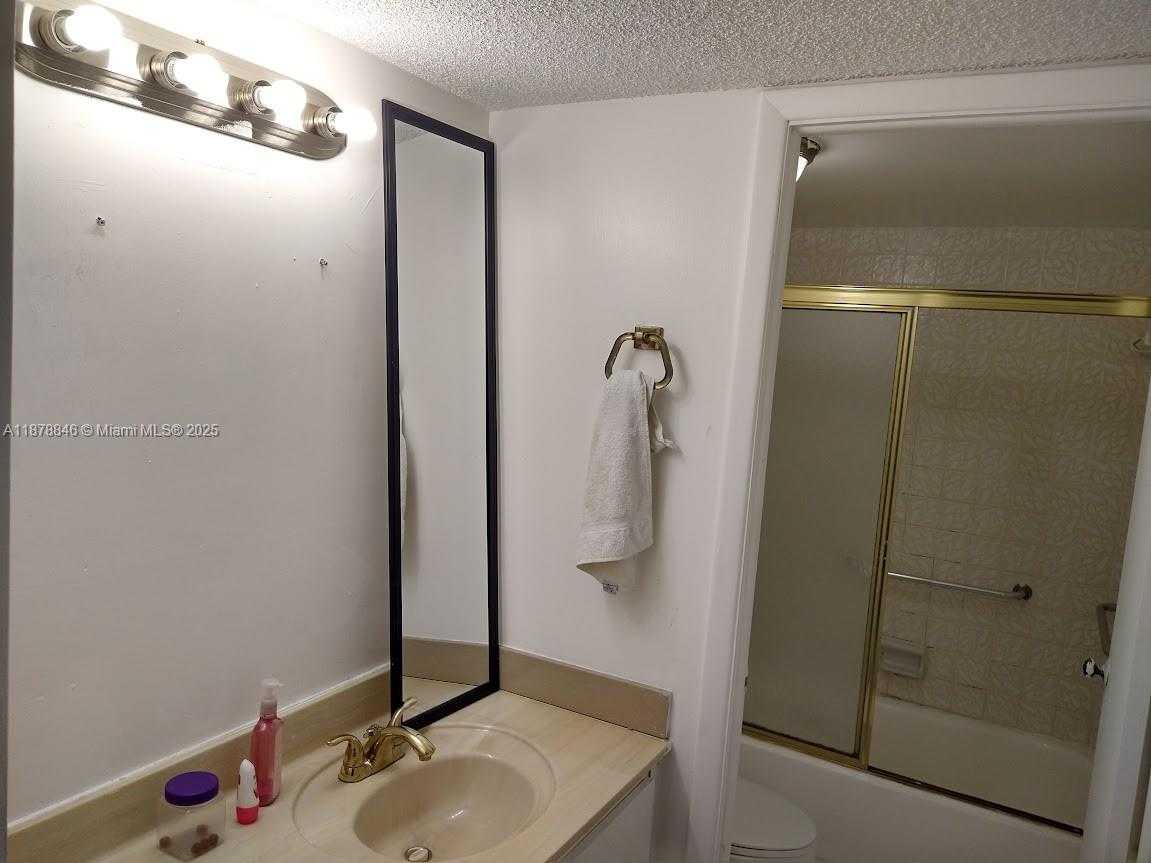 Small Image of 6039 COLLINS AVE #1710, Miami Beach Number 12