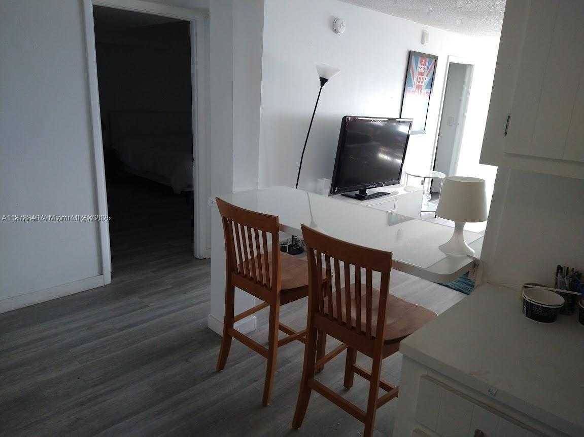 Small Image of 6039 COLLINS AVE #1710, Miami Beach Number 14
