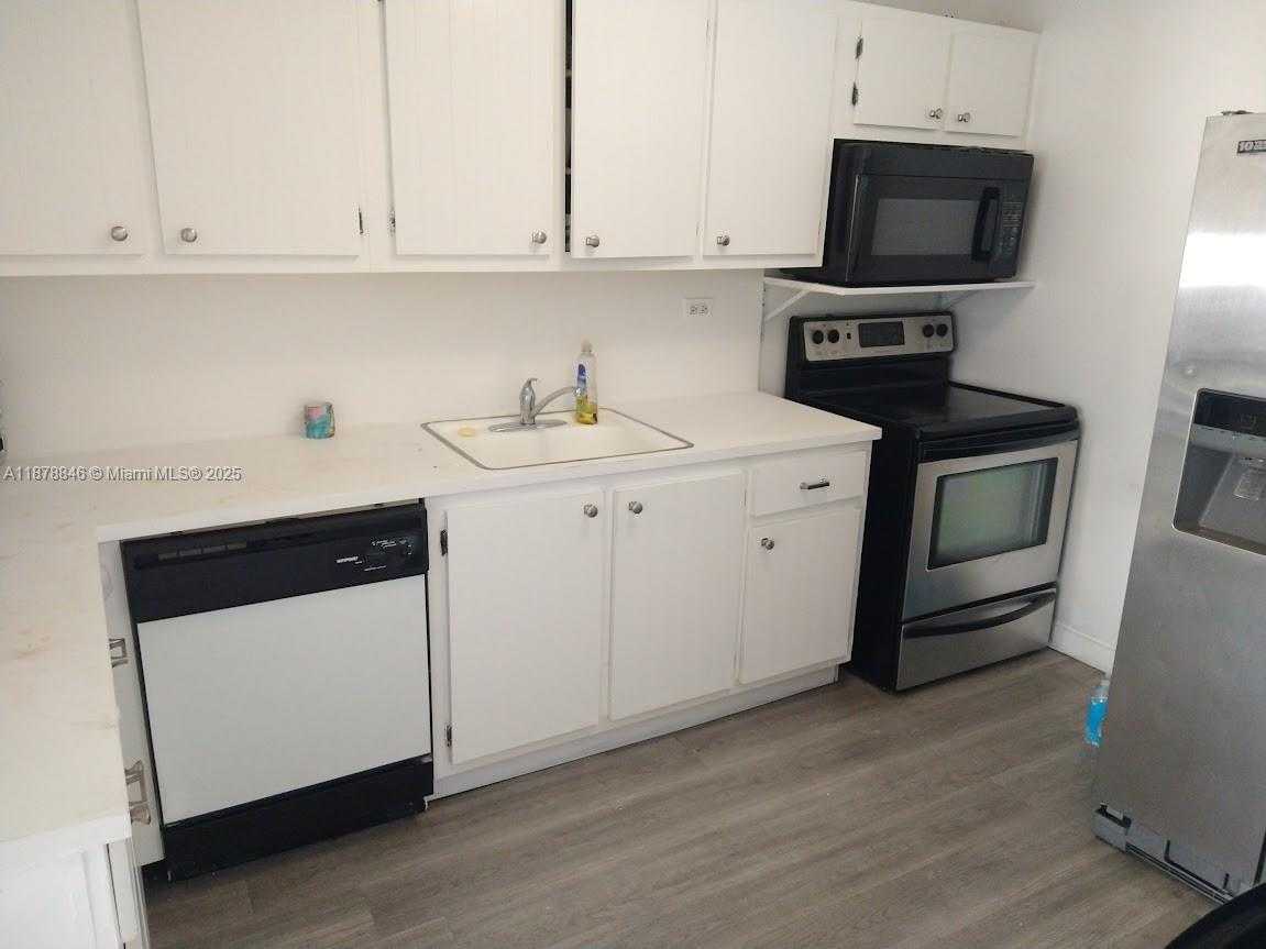 Small Image of 6039 COLLINS AVE #1710, Miami Beach Number 15