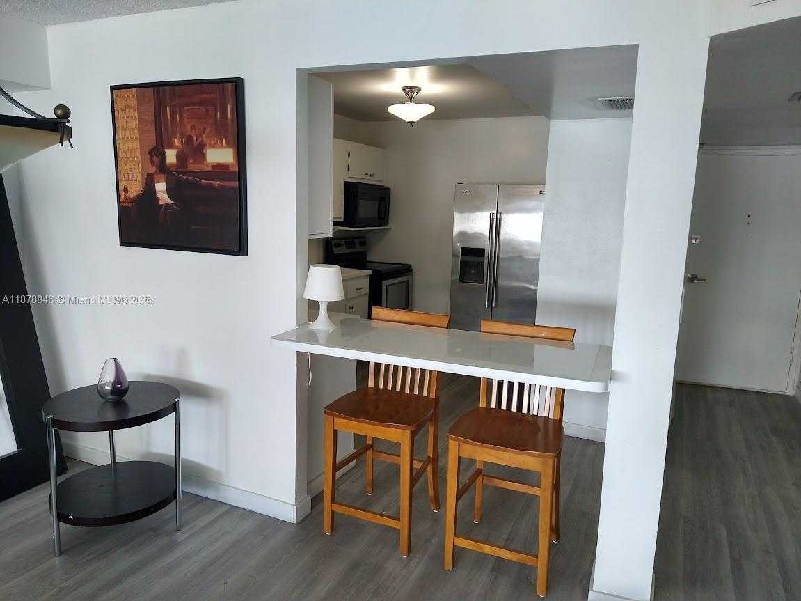 Small Image of 6039 COLLINS AVE #1710, Miami Beach Number 5