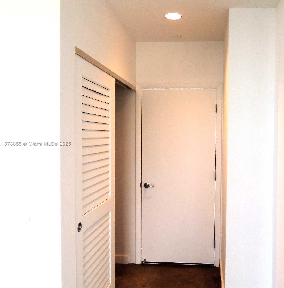 Small Image of 151 SOUTH EAST 1ST ST #3301, Miami Number 17