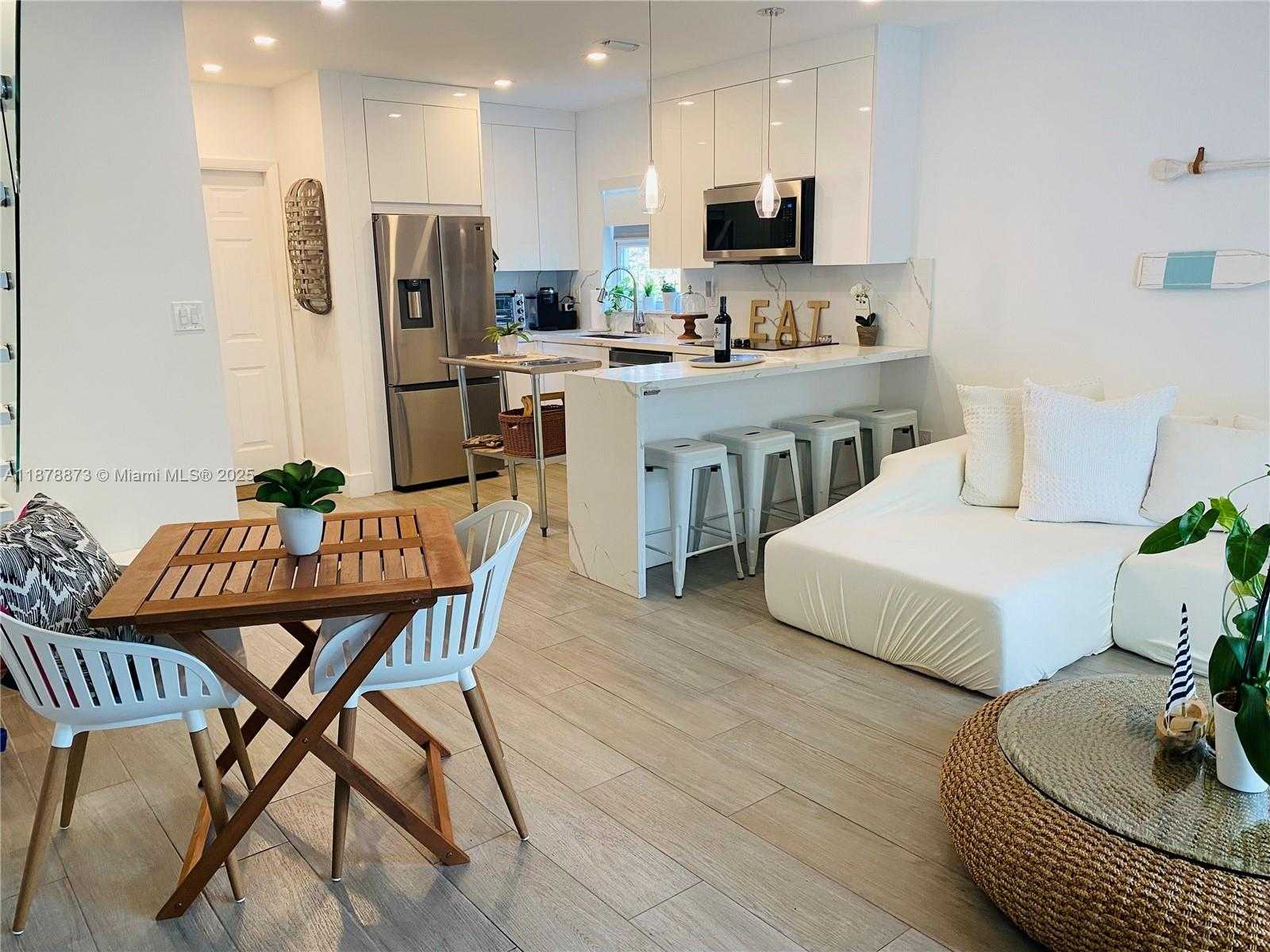 Small Image of 798 CRANDON BLVD #57B, Key Biscayne Number 4