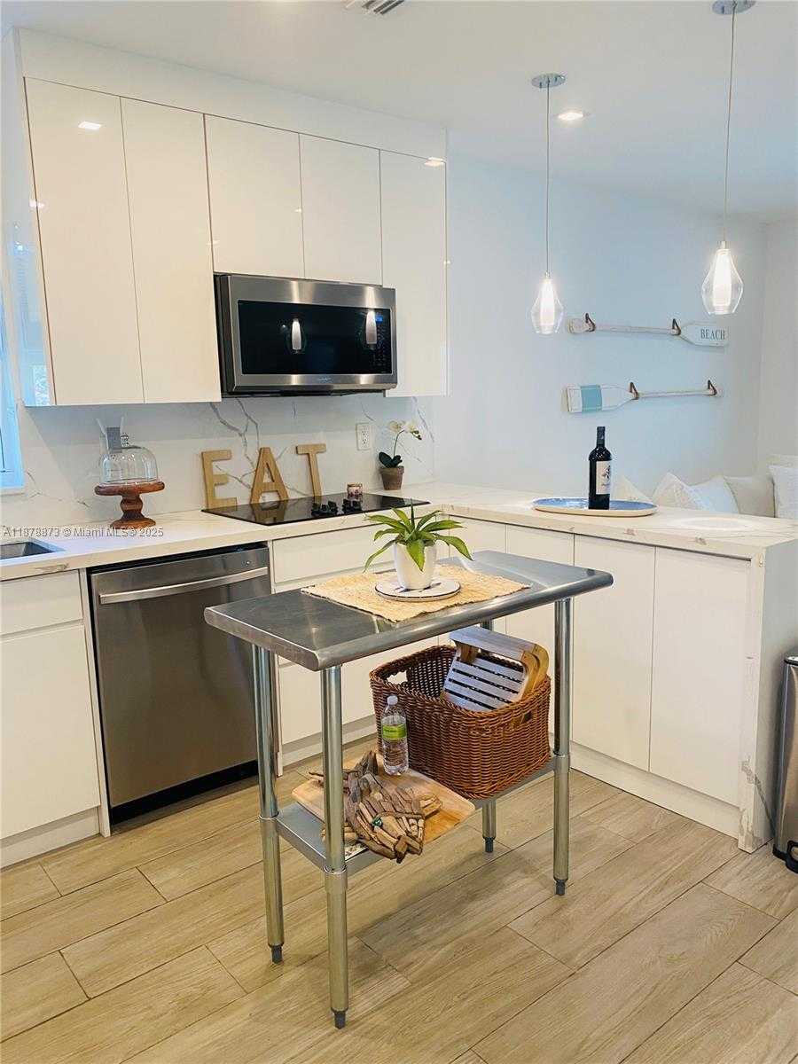 Small Image of 798 CRANDON BLVD #57B, Key Biscayne Number 5