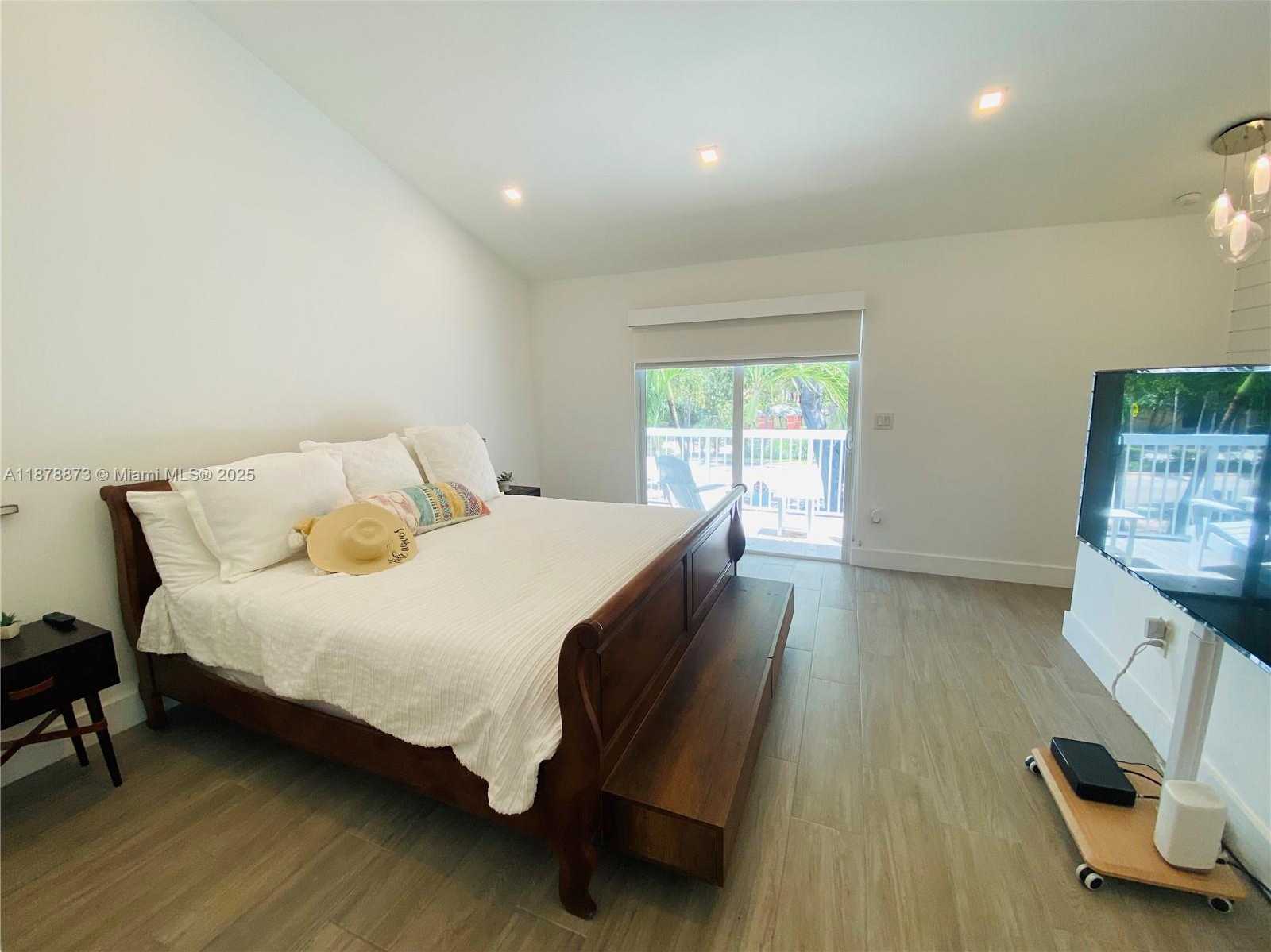 Small Image of 798 CRANDON BLVD #57B, Key Biscayne Number 8