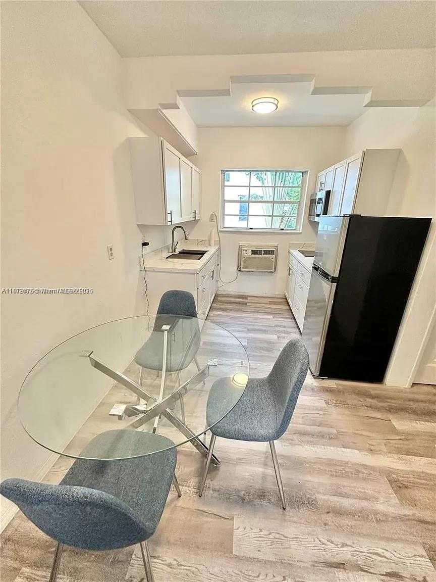 Small Image of 1009 MERIDIAN AVE #15, Miami Beach Number 5