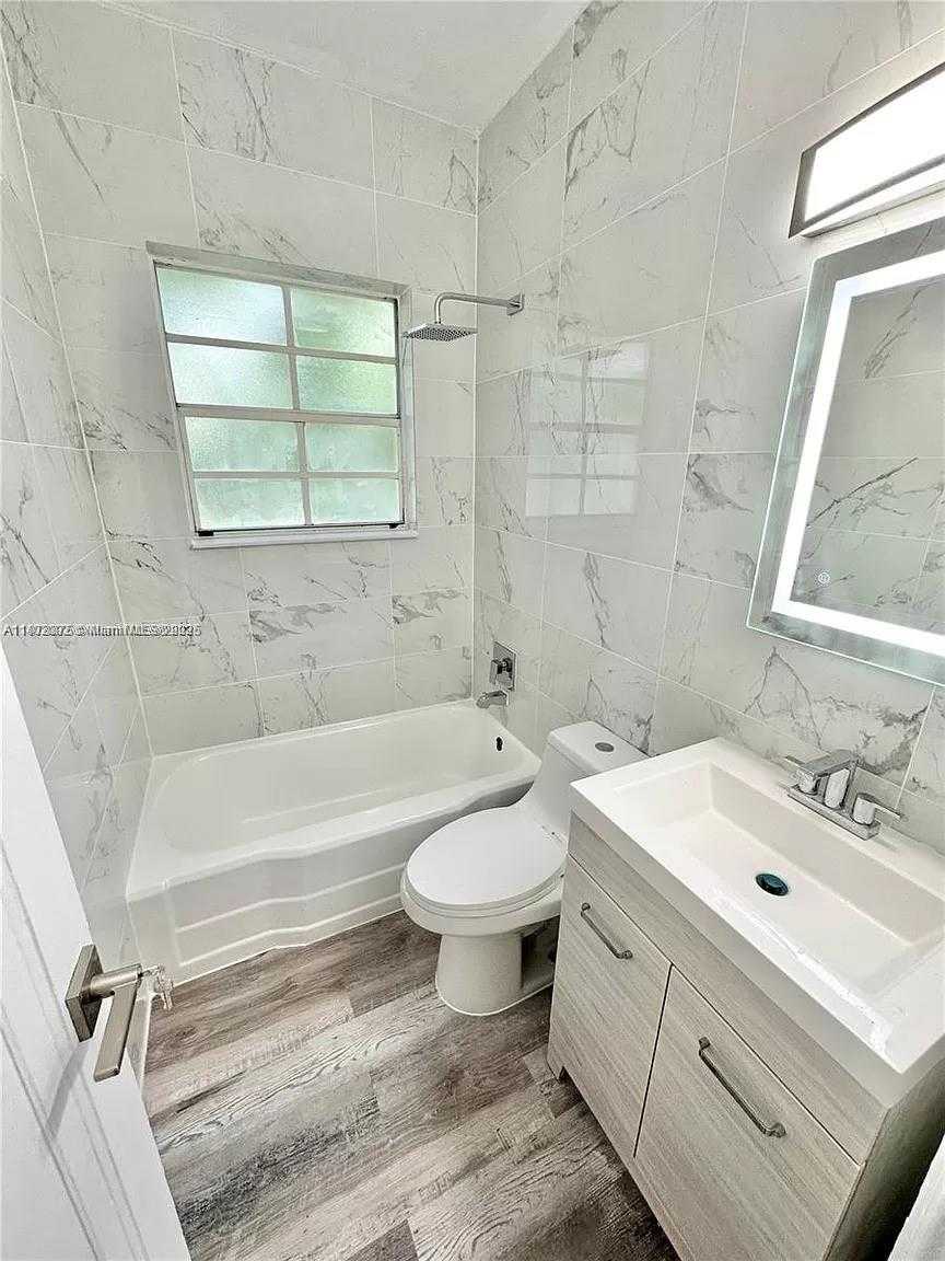 Small Image of 1009 MERIDIAN AVE #15, Miami Beach Number 7