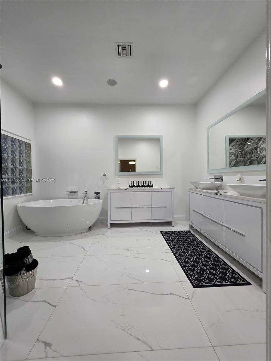 Small Image of 1944 CLASSIC DR, Coral Springs Number 12
