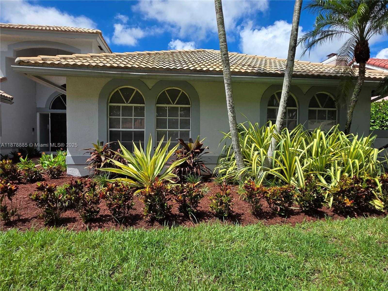 Small Image of 1944 CLASSIC DR, Coral Springs Number 2