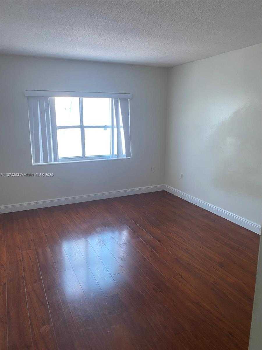 Small Image of 400 KINGS POINT DR #330, Sunny Isles Beach Number 3