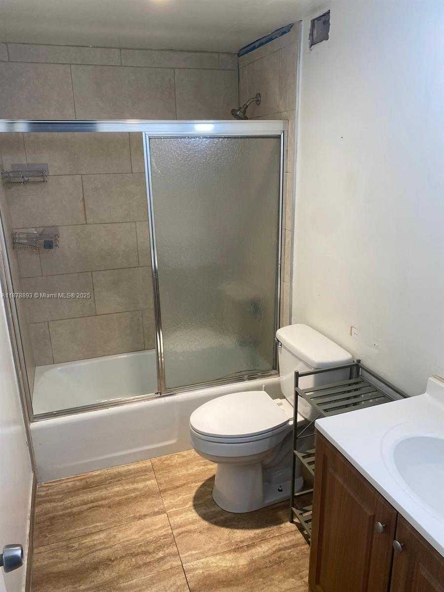 Small Image of 400 KINGS POINT DR #330, Sunny Isles Beach Number 4