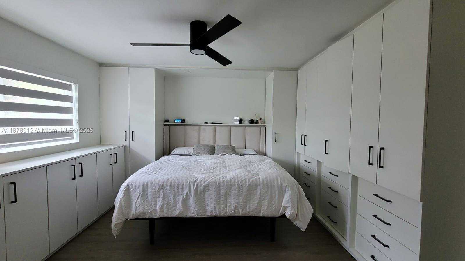 Small Image of 12945 SOUTH WEST 76TH TER, Miami Number 11
