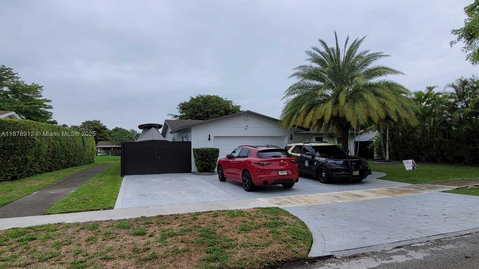 Small Image of 12945 SOUTH WEST 76TH TER, Miami Number 2