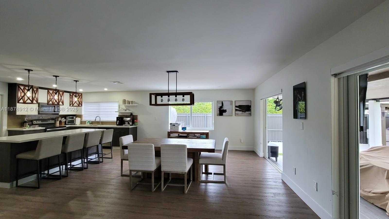 Small Image of 12945 SOUTH WEST 76TH TER, Miami Number 3