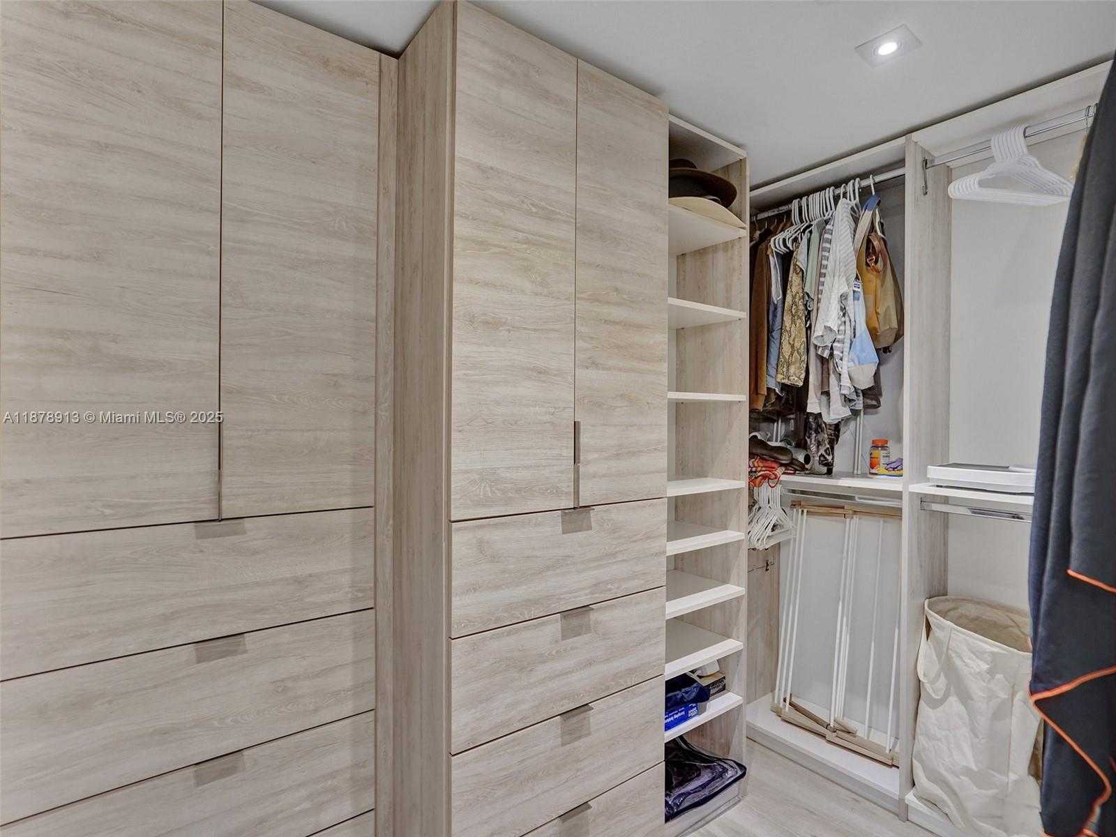 Small Image of 16385 BISCAYNE BLVD #2107, North Miami Beach Number 15