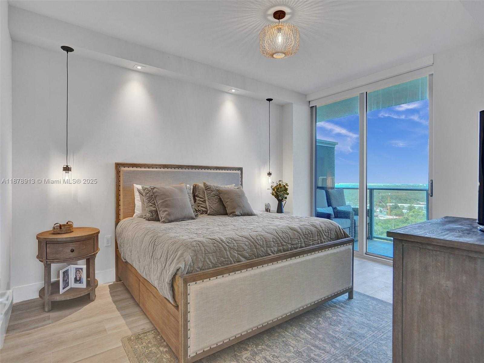 Small Image of 16385 BISCAYNE BLVD #2107, North Miami Beach Number 2