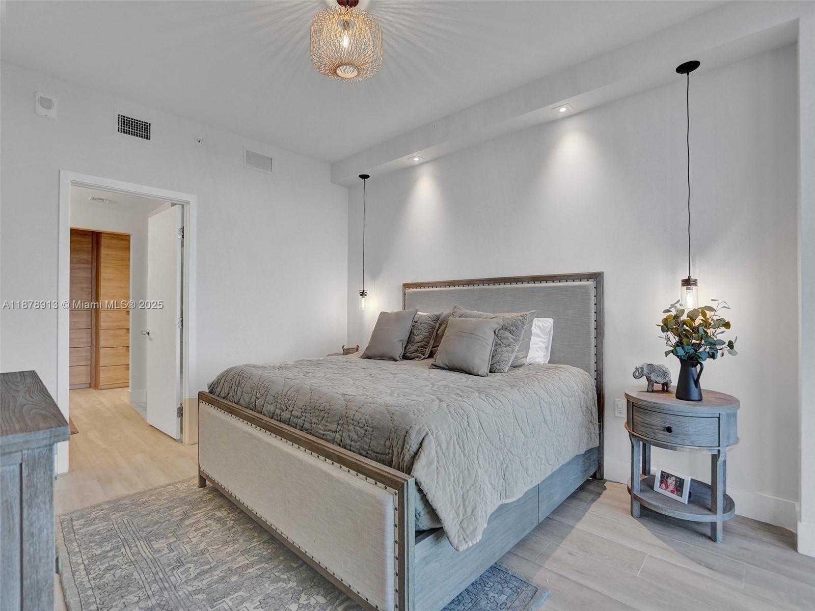 Small Image of 16385 BISCAYNE BLVD #2107, North Miami Beach Number 3