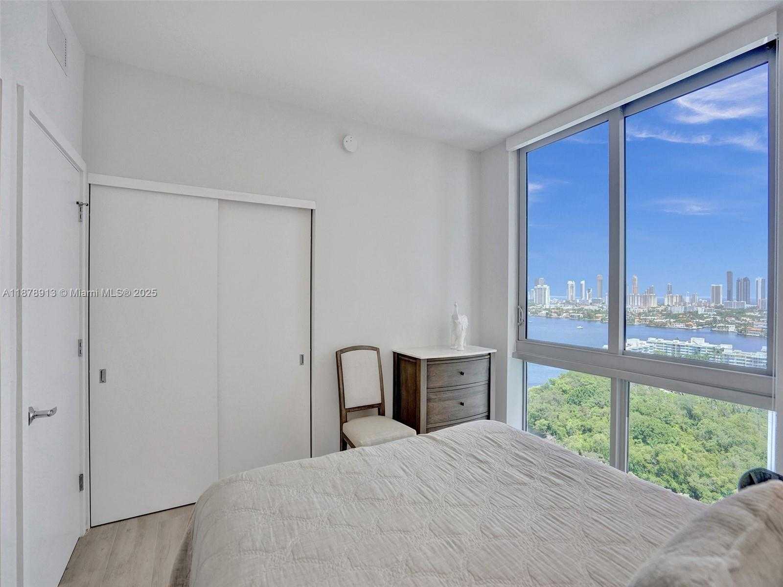 Small Image of 16385 BISCAYNE BLVD #2107, North Miami Beach Number 5