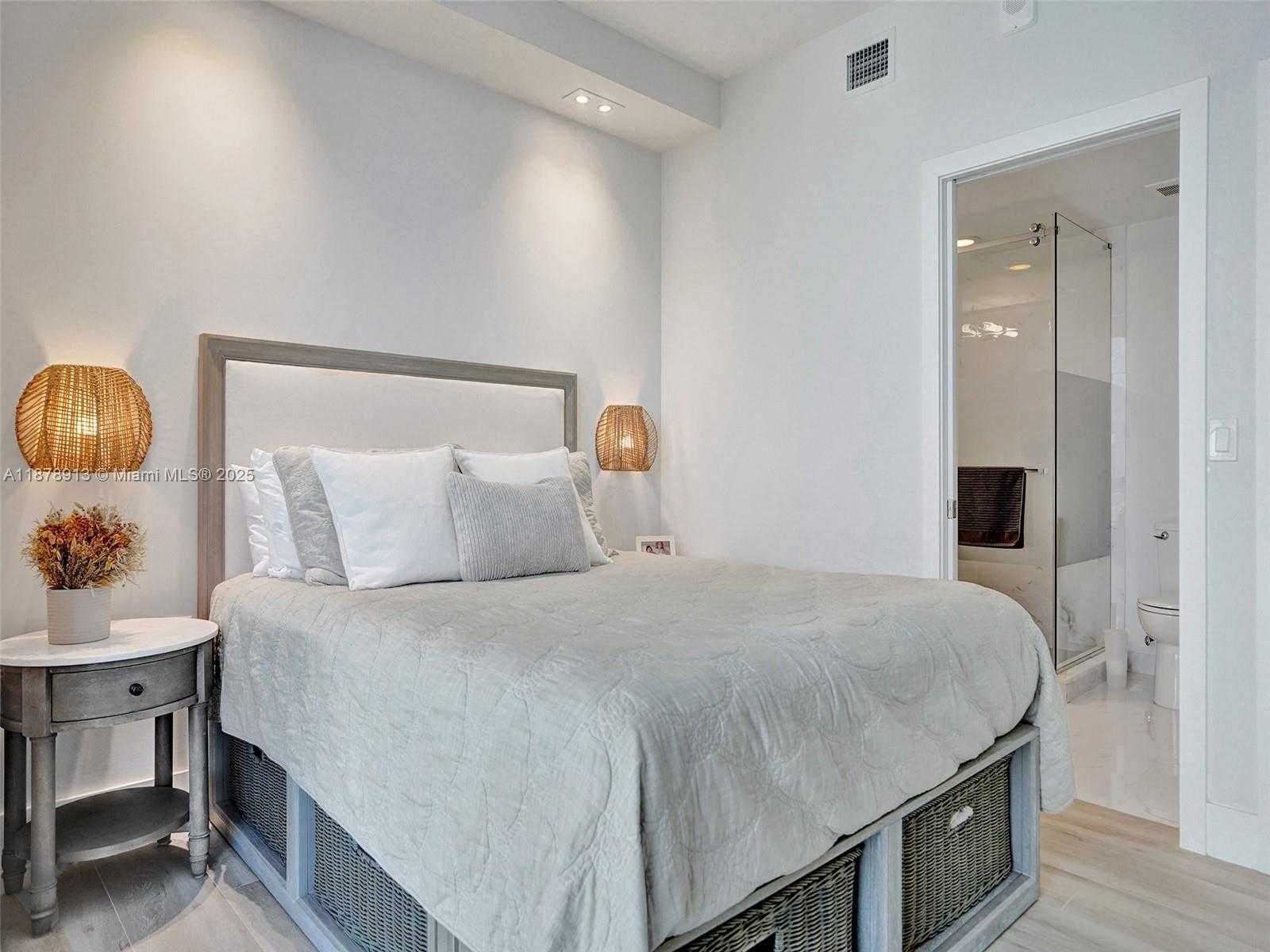 Small Image of 16385 BISCAYNE BLVD #2107, North Miami Beach Number 6