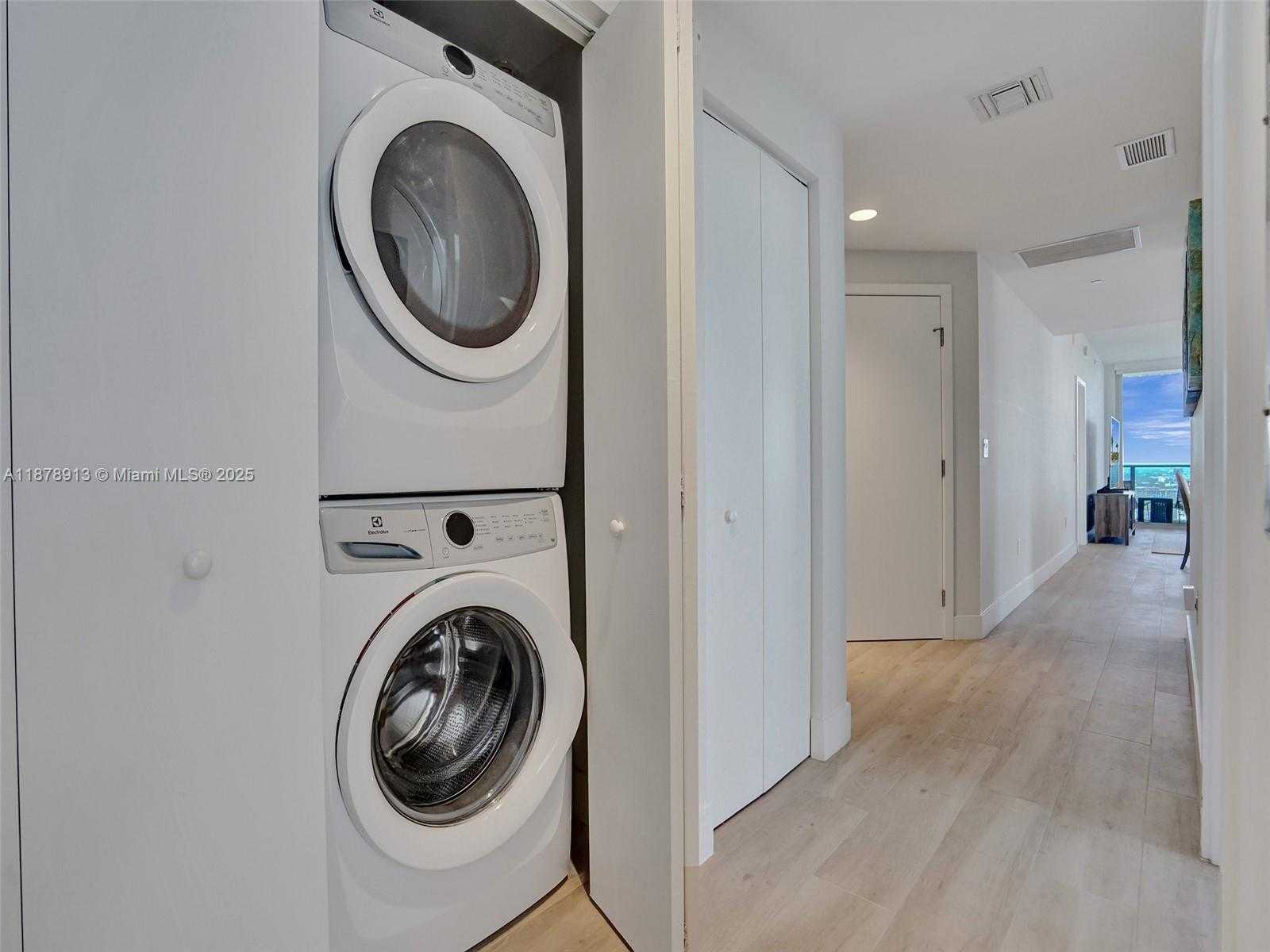 Small Image of 16385 BISCAYNE BLVD #2107, North Miami Beach Number 8