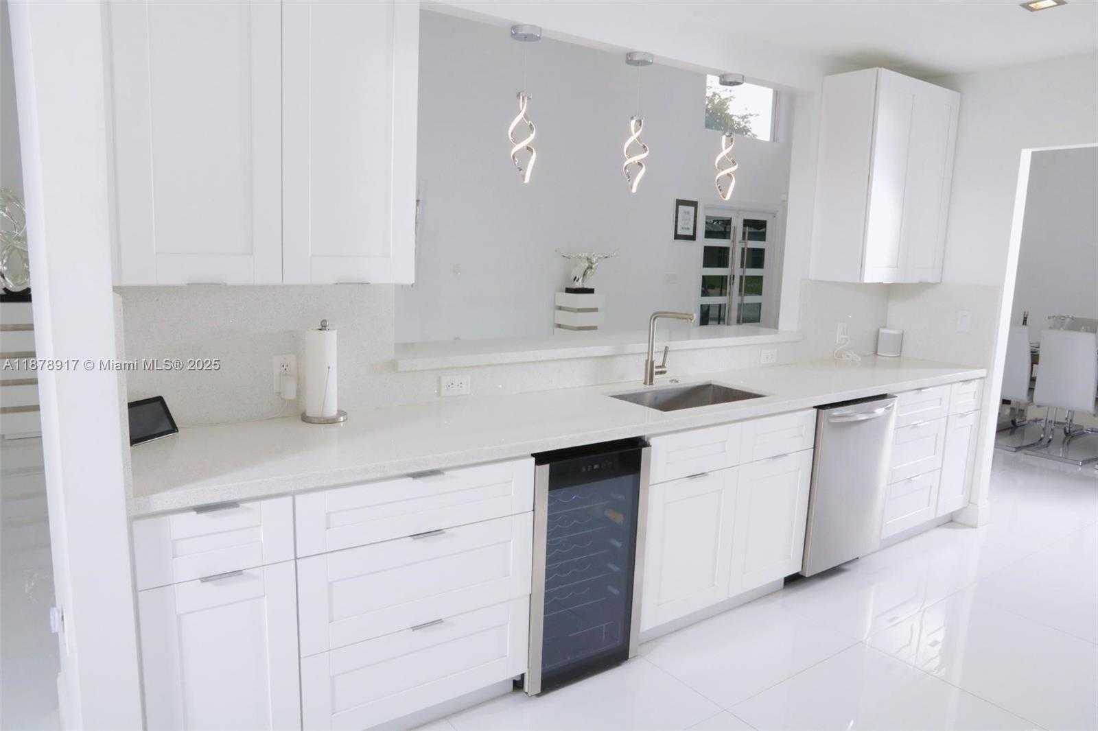 Small Image of 6003 UMBRELLA TREE LN, Tamarac Number 12