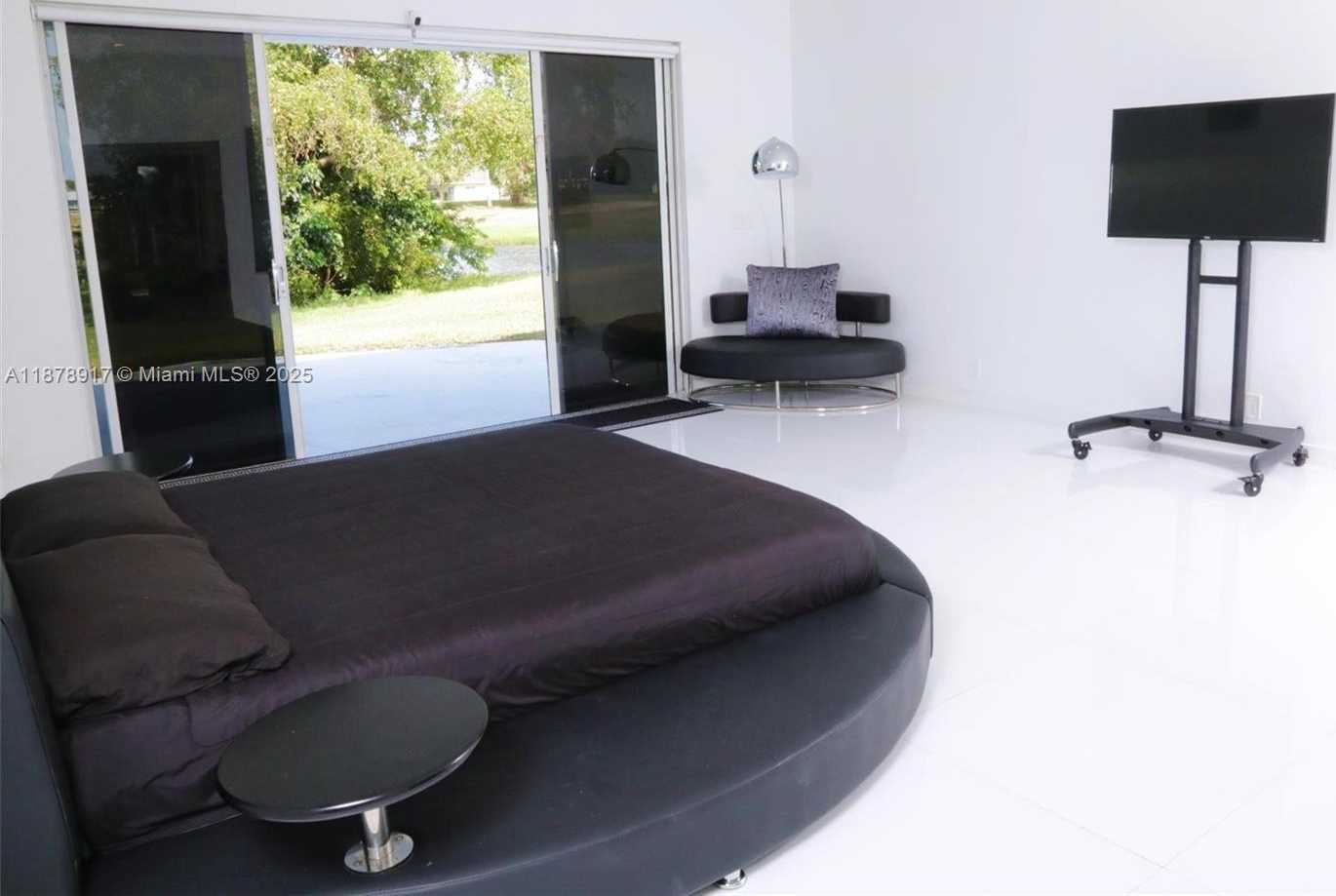 Small Image of 6003 UMBRELLA TREE LN, Tamarac Number 5