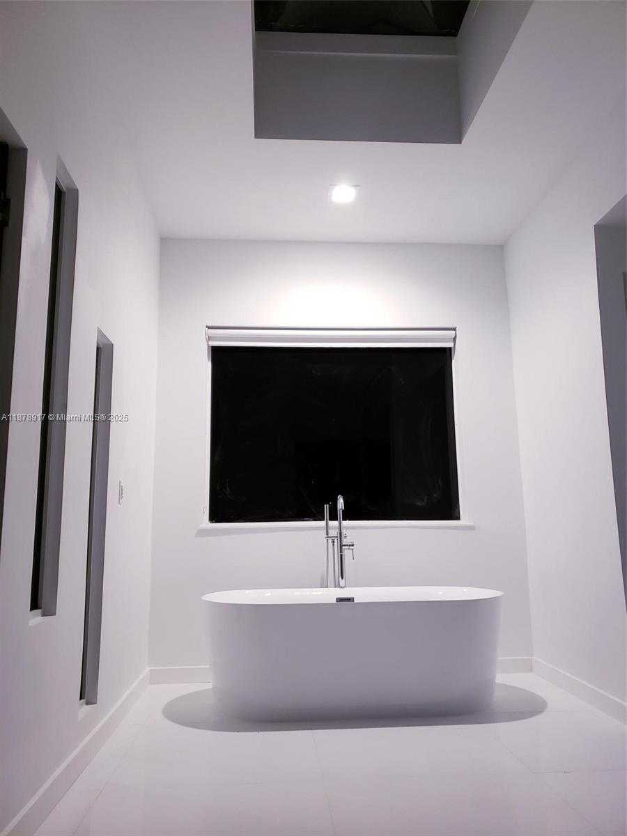 Small Image of 6003 UMBRELLA TREE LN, Tamarac Number 7