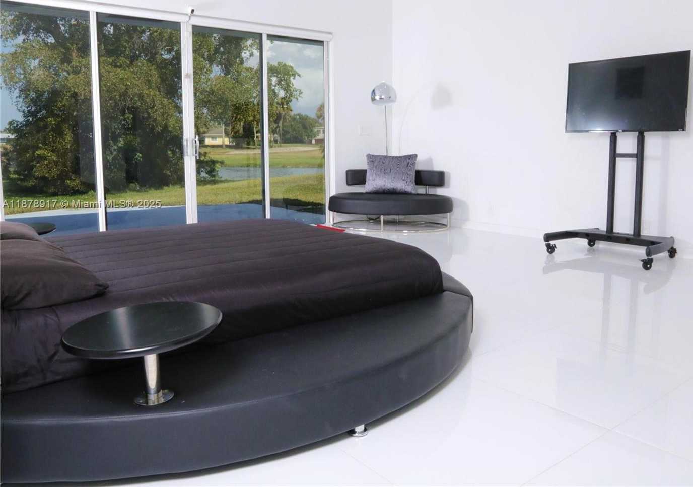 Small Image of 6003 UMBRELLA TREE LN, Tamarac Number 8