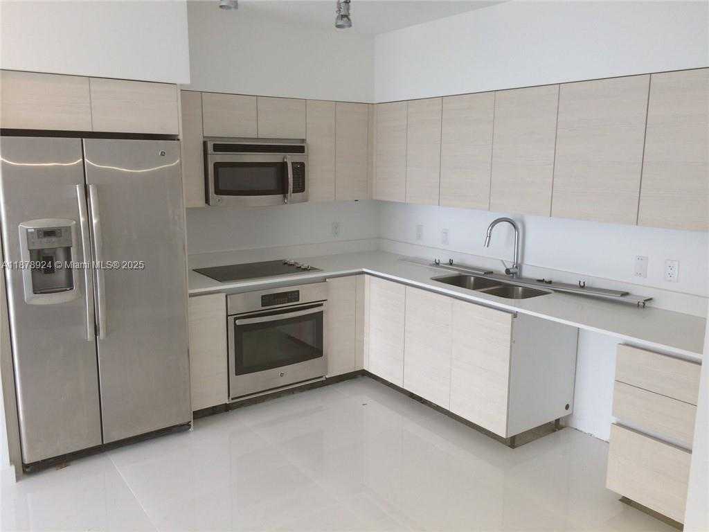 Small Image of 4250 BISCAYNE BLVD #915, Miami Number 2