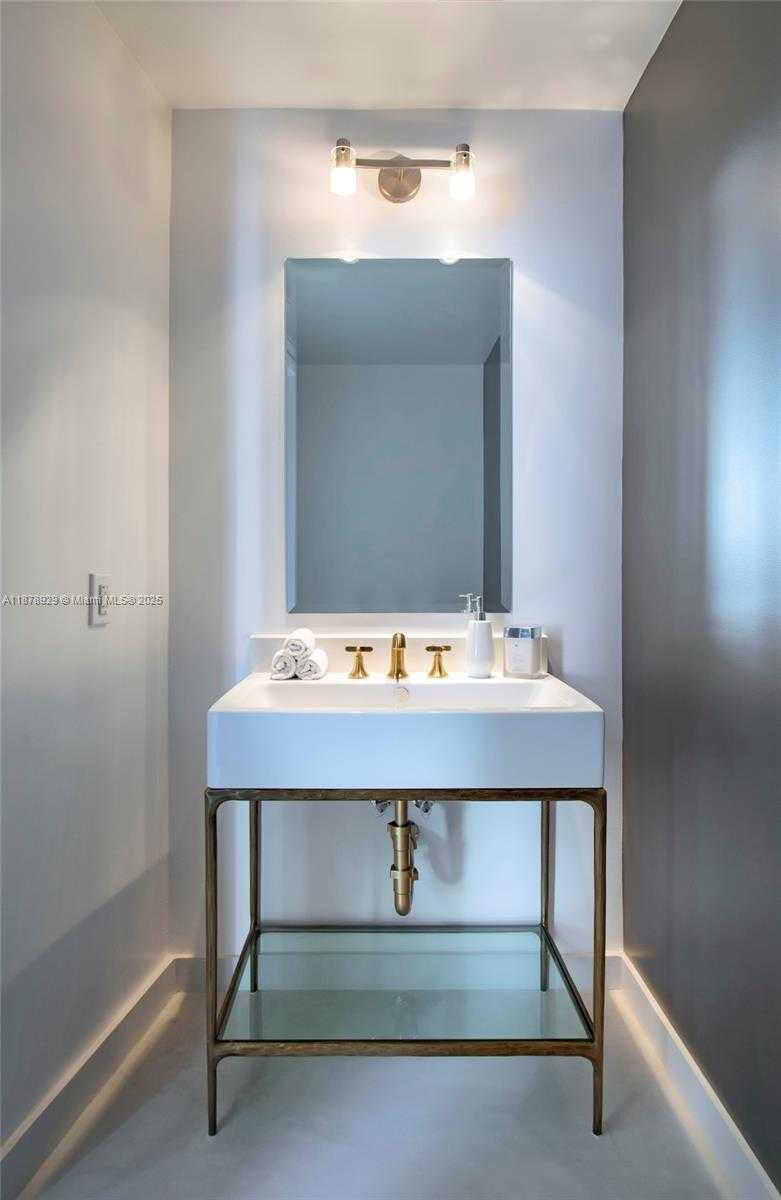 Small Image of 1060 BRICKELL AVE #1015, Miami Number 14
