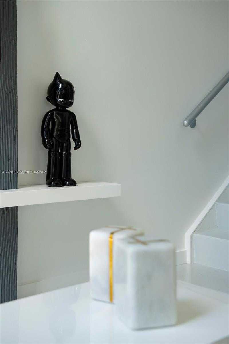 Small Image of 1060 BRICKELL AVE #1015, Miami Number 18