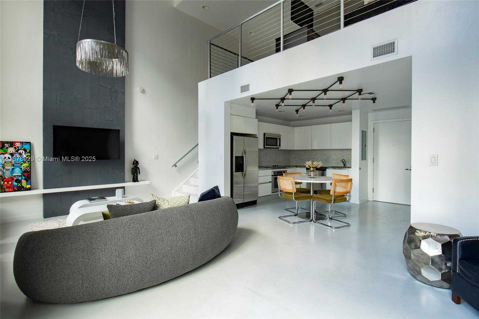 Small Image of 1060 BRICKELL AVE #1015, Miami Number 3