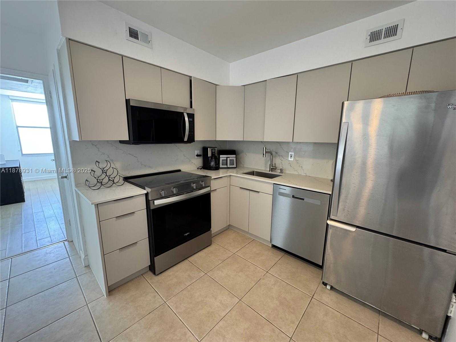 Small Image of 5161 COLLINS AVE #1717, Miami Beach Number 12