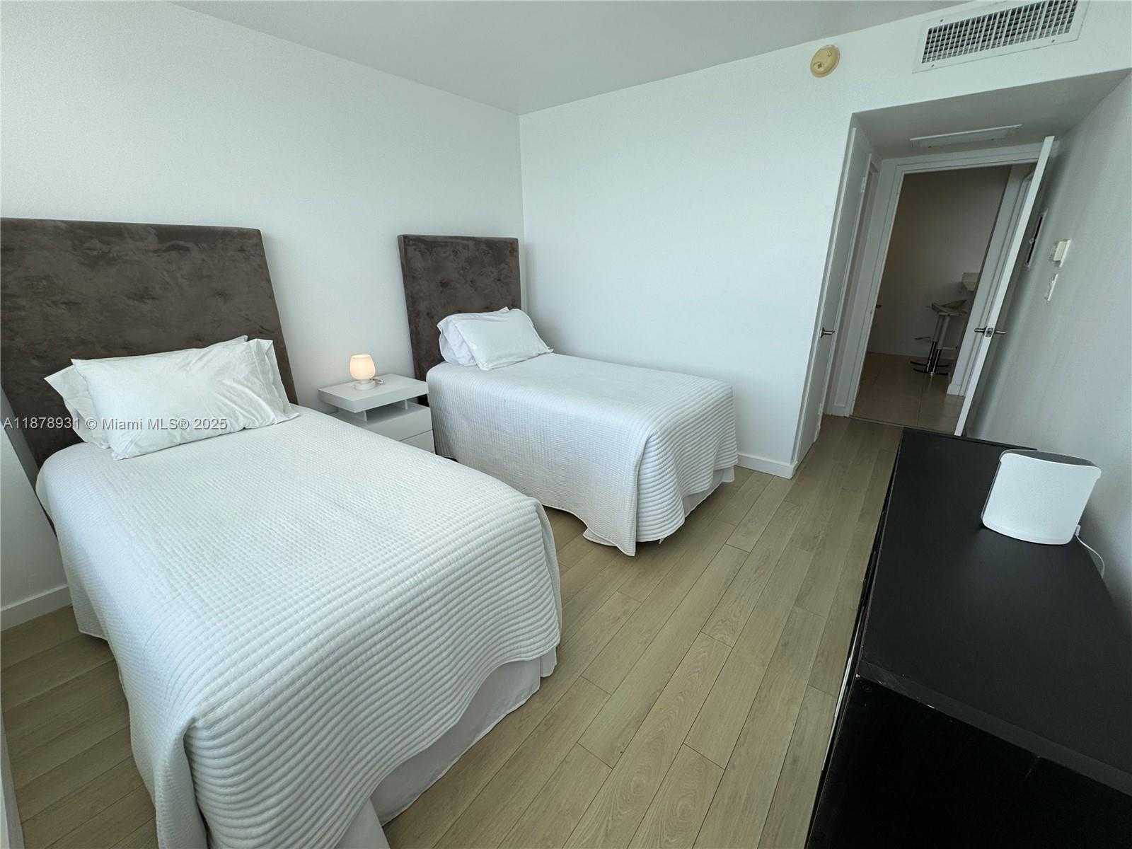 Small Image of 5161 COLLINS AVE #1717, Miami Beach Number 16