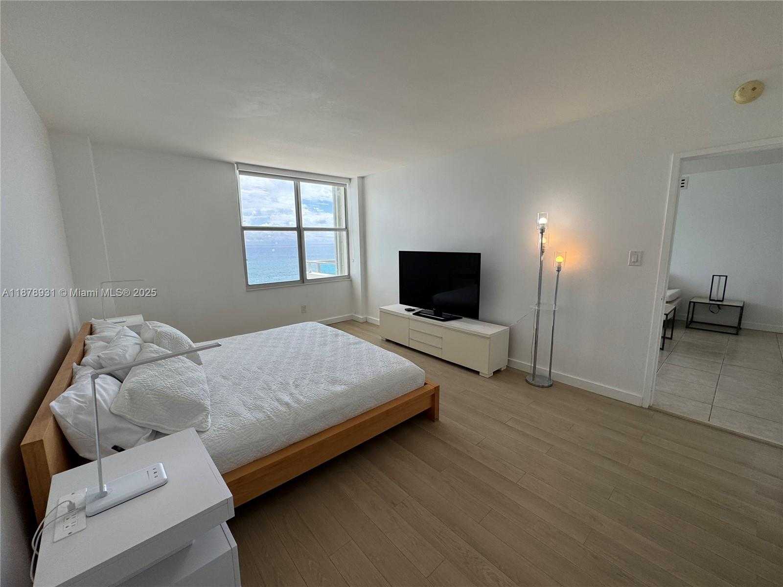 Small Image of 5161 COLLINS AVE #1717, Miami Beach Number 18