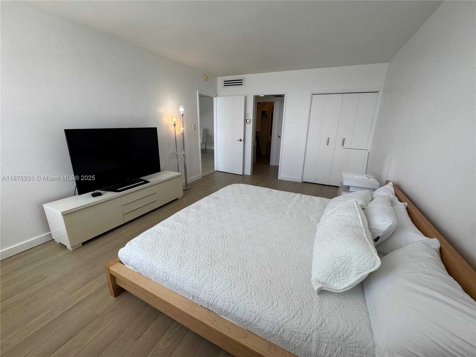 Small Image of 5161 COLLINS AVE #1717, Miami Beach Number 19