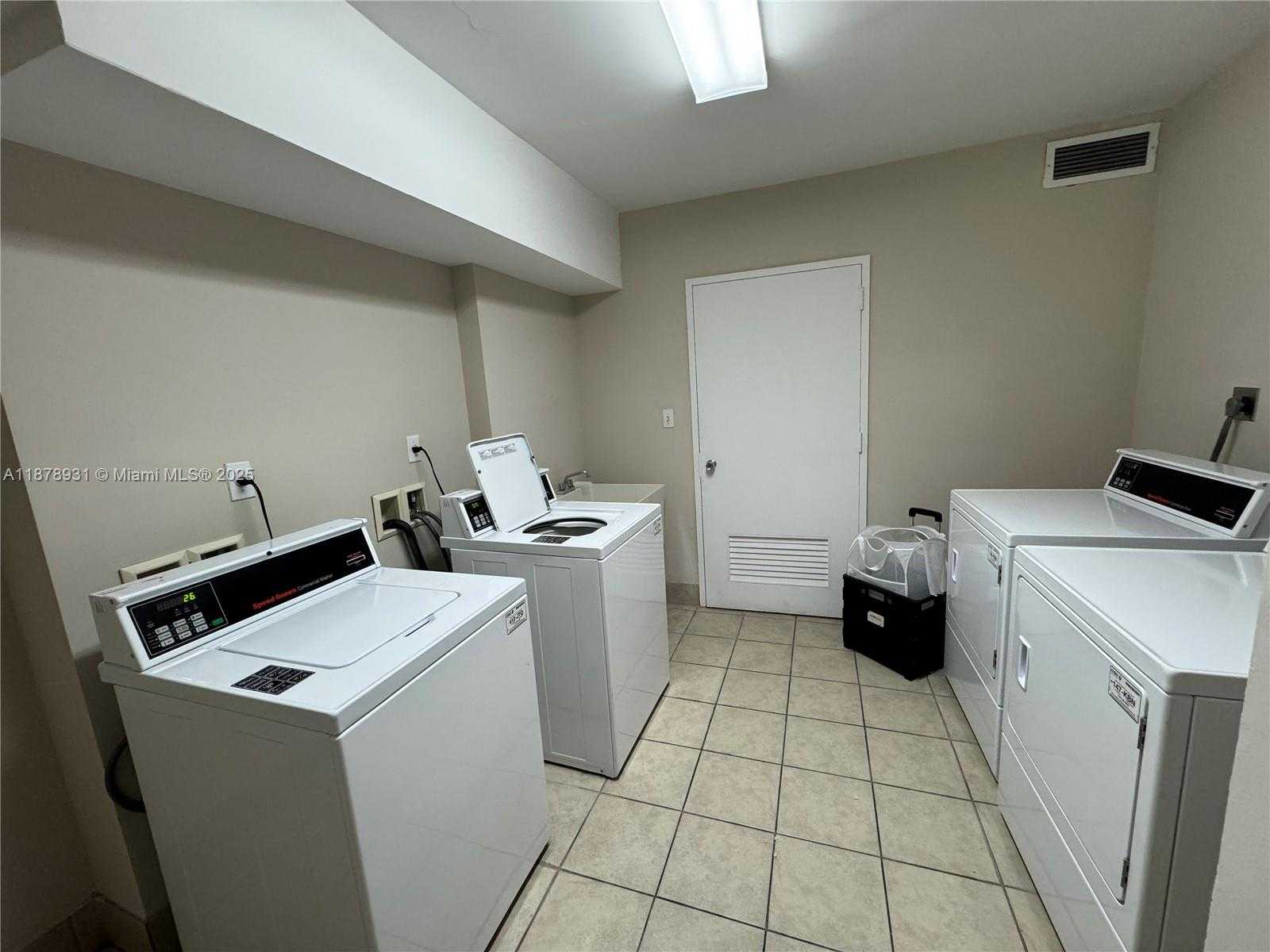 Small Image of 5161 COLLINS AVE #1717, Miami Beach Number 24
