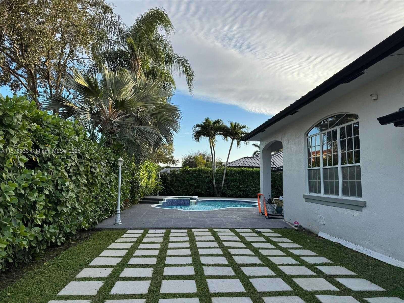 Small Image of 14601 SOUTH WEST 99TH AVE, Miami Number 9