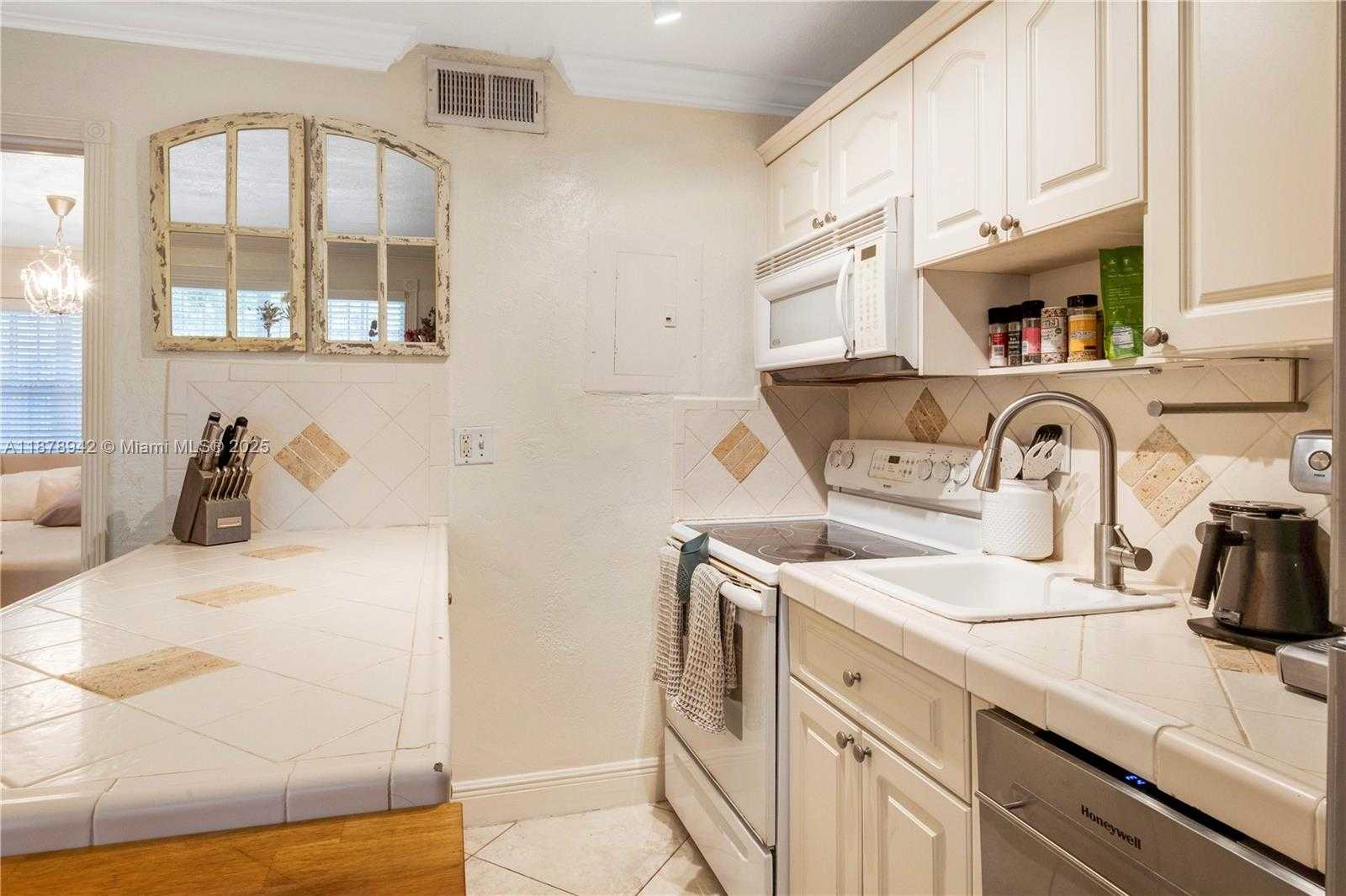 Small Image of 345 MICHIGAN AVE #34, Miami Beach Number 10